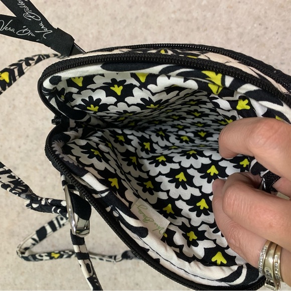 Very Gently Used Vera Bradley Mini Hipster - Picture 4 of 9